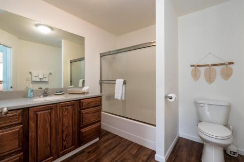 a bathroom with a toilet and a sink and a shower at Yosemite Summit & Little Summit in Yosemite West