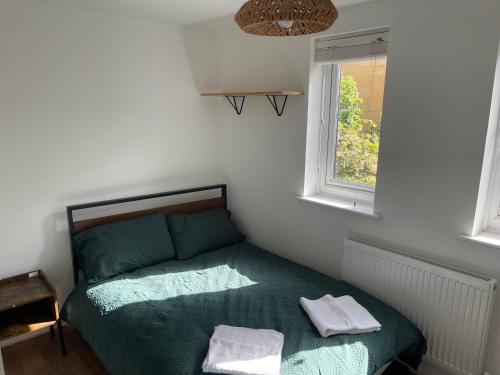Ένα ή περισσότερα κρεβάτια σε δωμάτιο στο Stylish Rental House SE16