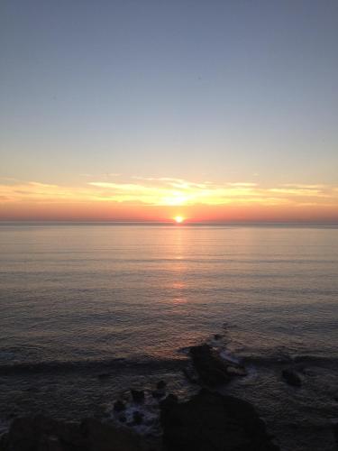 a sunset over the ocean with the sun setting at Sea Jade Guest House in Bude