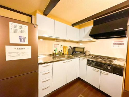 Una cocina o cocineta en 祇園の路地奥の京町家