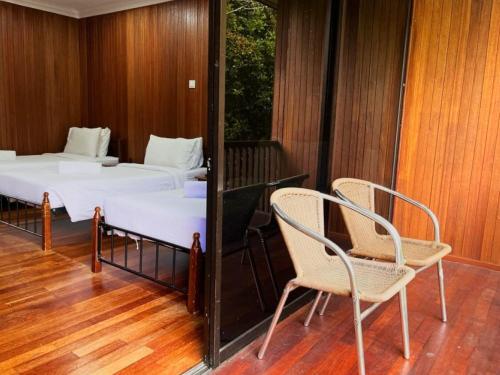 Katil atau katil-katil dalam bilik di LiLLA Hilltop Retreat - Janda Baik