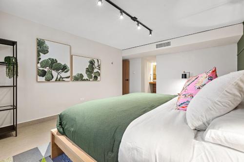 Кровать или кровати в номере two bedroom BRAND NEW san juan