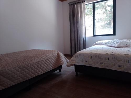 Postel nebo postele na pokoji v ubytování casa de campo la fresita