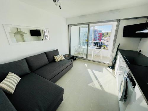 Studio cabine rénové, centre port avec piscine - FR-1-723-155