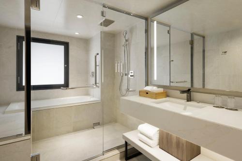 Courtyard by Marriott Tokyo Ginza Hotel