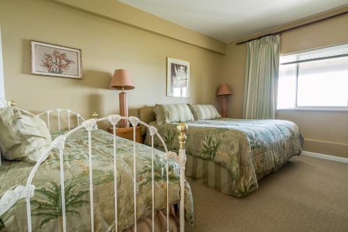 a bedroom with two beds and a window at Aloha Alaska Vacation Rentals in Homer