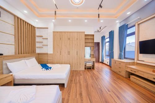 Телевизор и/или развлекательный центр в Cherry Hotel 2 Da Lat