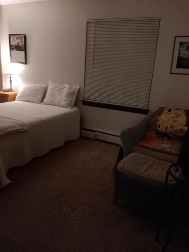Postel nebo postele na pokoji v ubytování Small, Rural Getaway