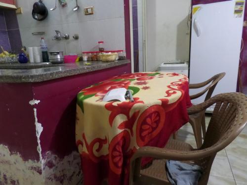 a table in a kitchen with a red and white table cloth at برج بيلو بيتش in Alexandria