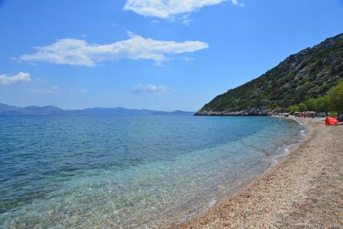 a beach on the shore of a large body of water at Marathon VS LUXURY VILLA in Grammatiko