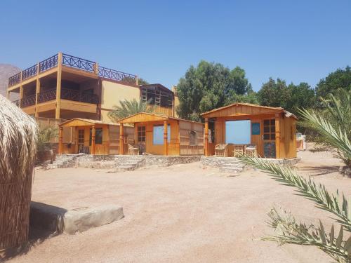 a house in the middle of a desert at New Mabroka in Nuweiba