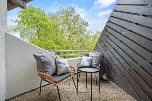 two chairs and a table on a balcony at Bootshaus-Suite in Überlingen
