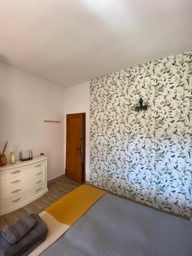 a room with a wall with a large wall mural at Pink Lemon House in Elche