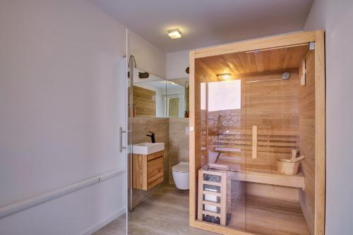 a bathroom with a shower and a toilet and a sink at VILLA RITA ARTaTORE in Mali Lošinj