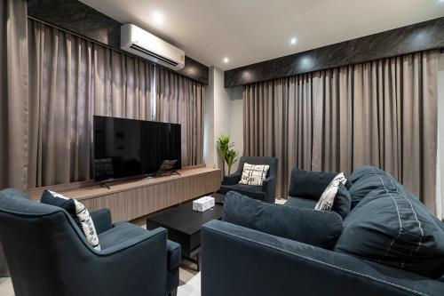 Televisyen dan/atau pusat hiburan di YSW Hotel Lopburi