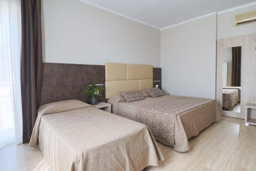Ένα ή περισσότερα κρεβάτια σε δωμάτιο στο Hotel Europa