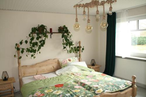 a bedroom with a bed with a green comforter at FeWo Zwischen Nord- und Ostsee in Dörpstedt
