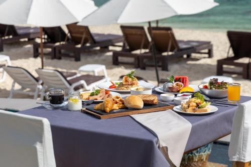 Mad på resortet eller i nærheden