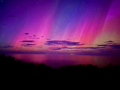 una imagen de la aurora boreal en el cielo en Navidale House - Bed, Breakfast & Bar en Helmsdale