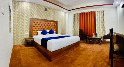 a bedroom with a bed and a desk in a room at Hotel Radian regency - Family Vacations - Tasty Food - Parking Space and Top Rated Property in KUFRI in Shimla