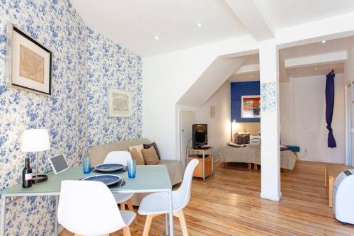 Alfama III - French balcony and smart check-in