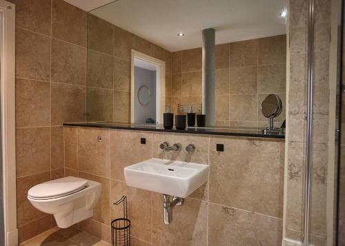 a bathroom with a toilet and a sink at The Diamond Suite in Manchester