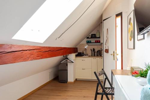 Η κουζίνα ή μικρή κουζίνα στο Stylish Loft In The Hearth Of Historic Centre