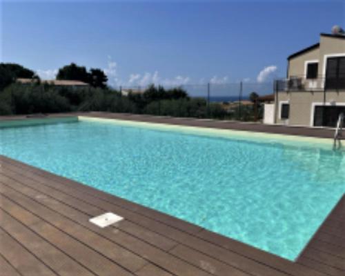 a large swimming pool with blue water at Villa Simo in Altavilla Milicia