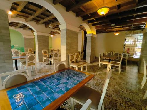 Εστιατόριο ή άλλο μέρος για φαγητό στο Elegant 2 BHK, Pool Front, Zennova Stays