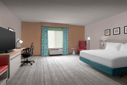 Postel nebo postele na pokoji v ubytování Hilton Garden Inn Raleigh Capital Blvd I-540