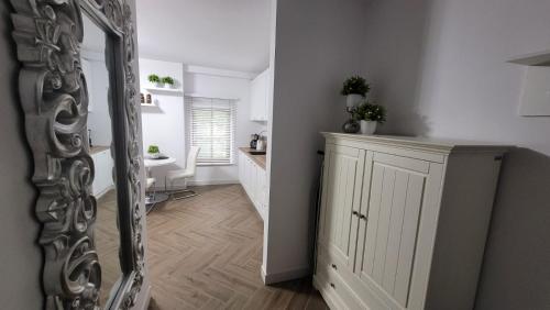 a bathroom with a mirror and a sink in a room at APARTAMENT JARACZA 28/14 in Słupsk