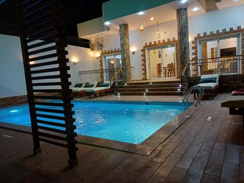 Басейн в Twilight palace або поблизу