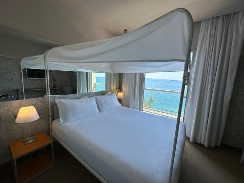 Ένα ή περισσότερα κρεβάτια σε δωμάτιο στο Hotel Miramare - Adults Only con Private Spa