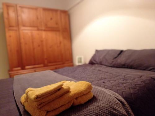 Ein Bett oder Betten in einem Zimmer der Unterkunft 4 Bedroom Edwardian House with Ensuite, Garden & Parking