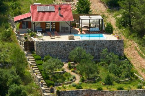 Bazén v ubytovaní Holiday home Parma alebo v jeho blízkosti