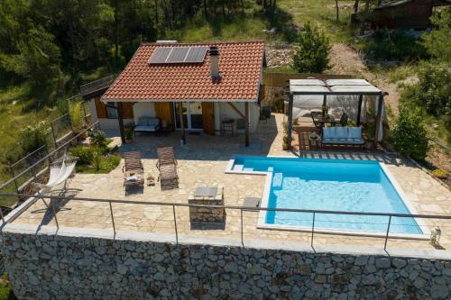 Bazén v ubytovaní Holiday home Parma alebo v jeho blízkosti