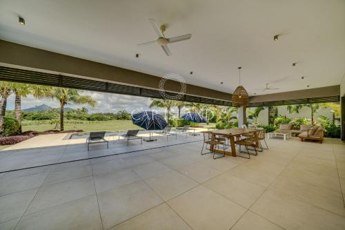 Fotografie z fotogalerie ubytování Villa Kahoni vue sur le golf & les montagnes v destinaci Beau Champ