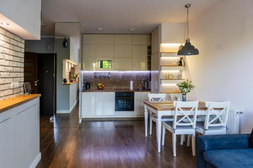 Rodzinny relaks z ogrodem i garażem