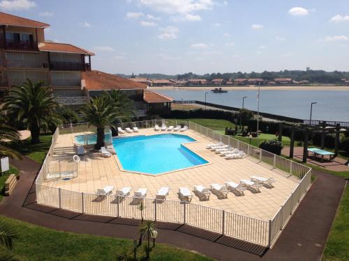 Πισίνα στο ή κοντά στο V-Marin 02-Vieux Boucau Appartement 2 chambres avec vue sur le lac marin dans résidence avec piscine