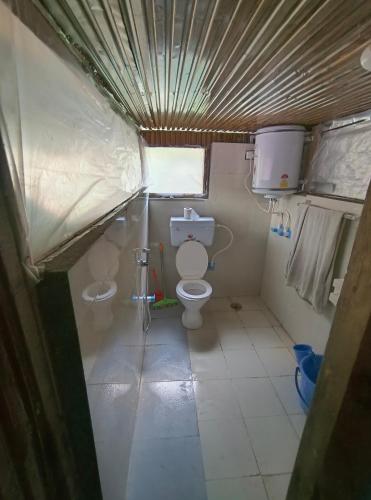 Koupelna v ubytování Khan Guesthouse Naranag