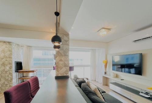 TV a/nebo společenská místnost v ubytování Bali Beach Piçarras - Condomínio Resort
