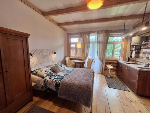 Postel nebo postele na pokoji v ubytování Willa Jasna Apartamenty centrum Zakopane