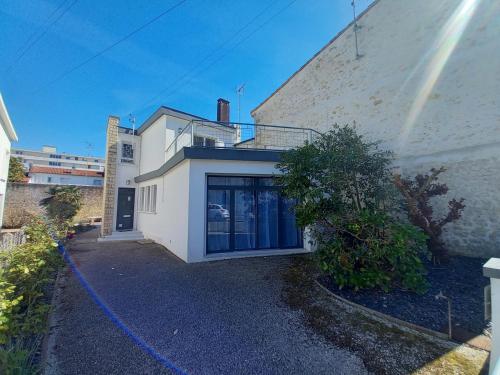 Royan - MAISON des années 50 RENOVEE à proximité de la PLAGE de FONCILLON