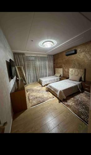 Säng eller sängar i ett rum på villa de Hamza