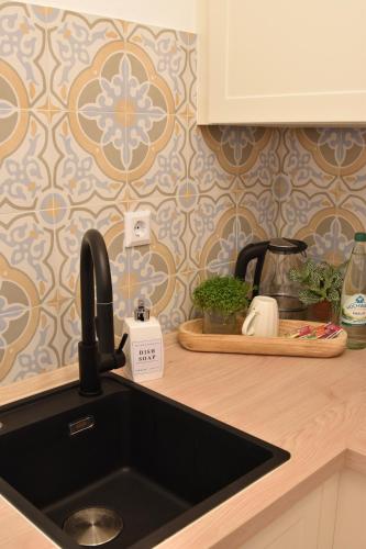 a kitchen counter top with a sink and a counter top at Ferienwohnung Waldborn-Suite an der Mosel in Zell an der Mosel