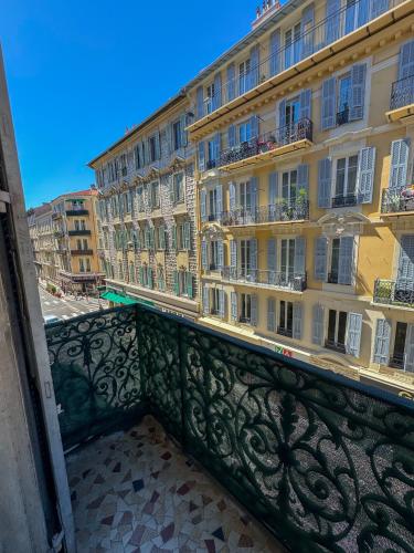 L'Échappée de Nice Riviera I Centre-ville I Climatisé I Proche Gare et Plage I Idéal Couple et Famille I Business