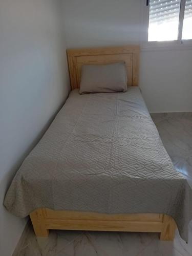 Postel nebo postele na pokoji v ubytování App met uitzicht op de bergen en zee