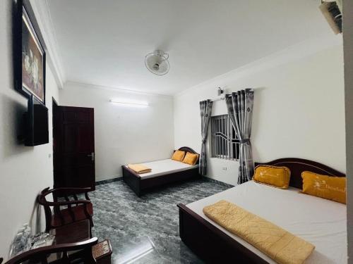 a room with two beds and a couch in it at Khách sạn Xuân Dương in Cửa Lò