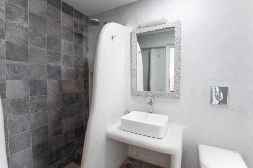 Gallery image of Agia Anna Beachfront Boutique in Paraga