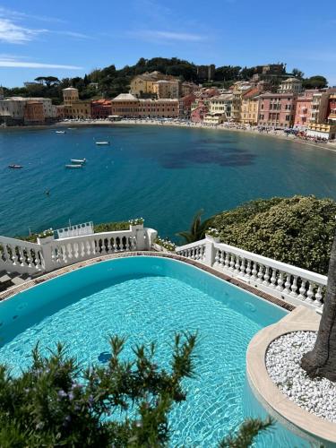 a swimming pool next to a body of water at Hotel Helvetia in Sestri Levante